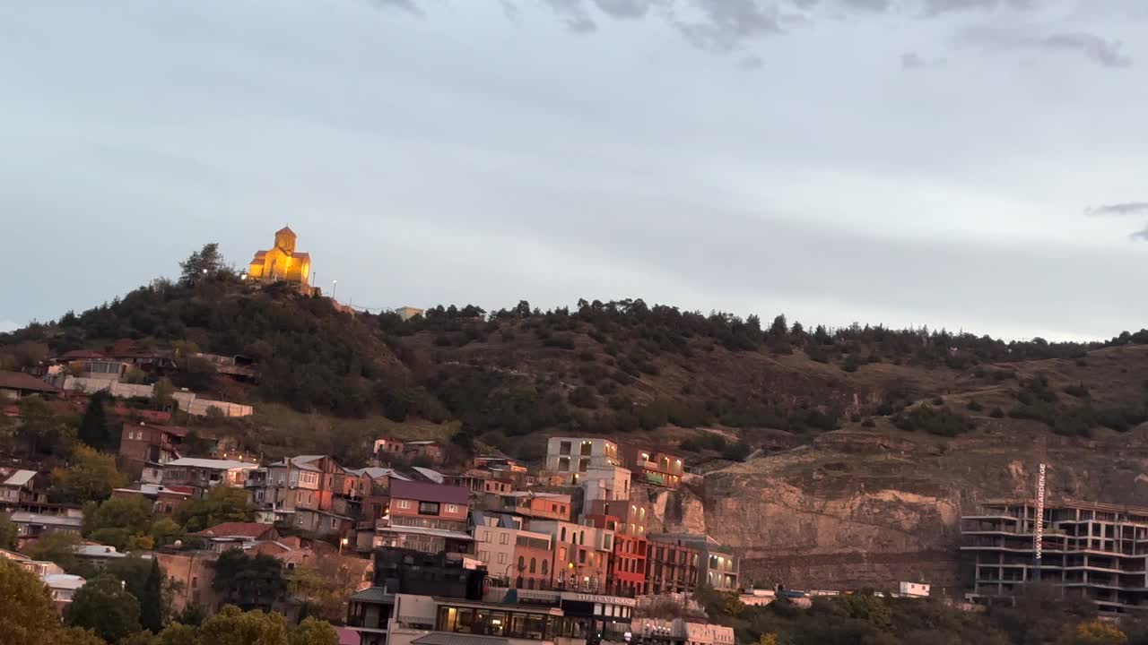 格鲁吉亚第比利斯城堡垒的日落视频下载