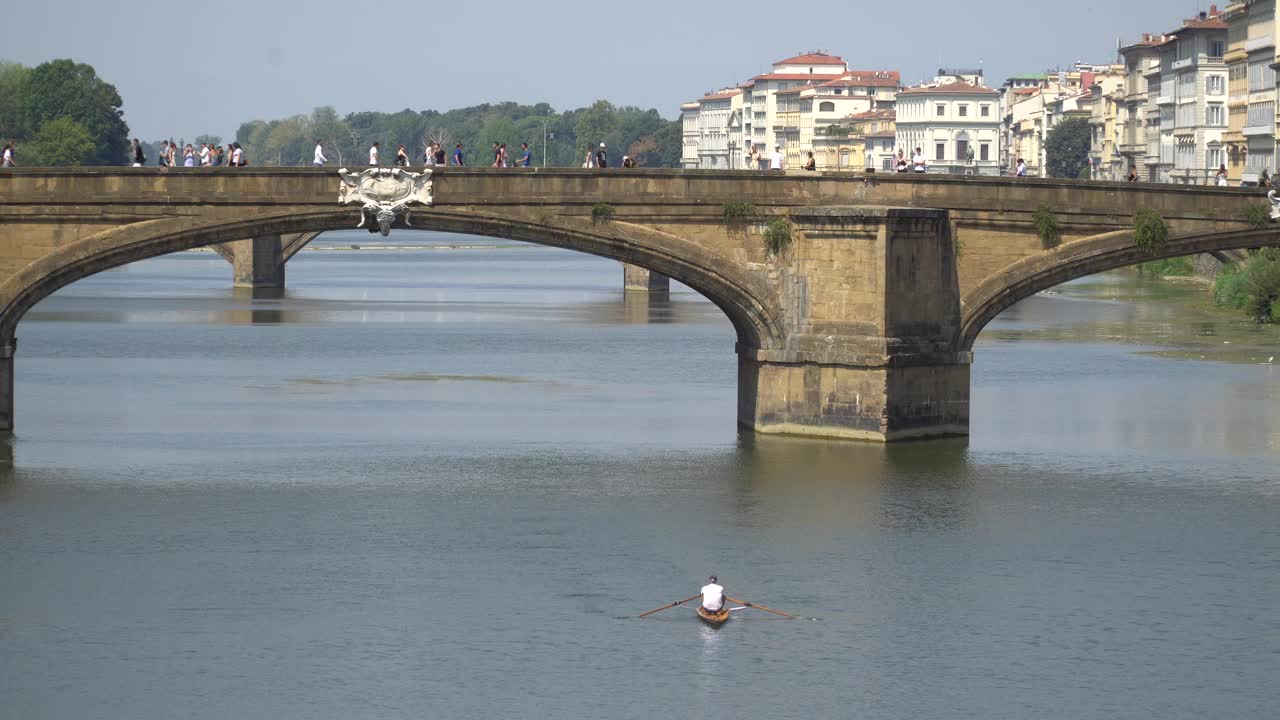 阿诺河上的桥梁。意大利佛罗伦萨，4K。视频下载