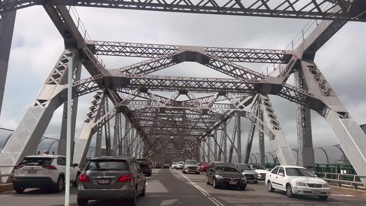 澳大利亚昆士兰州故事桥上的交通视频下载