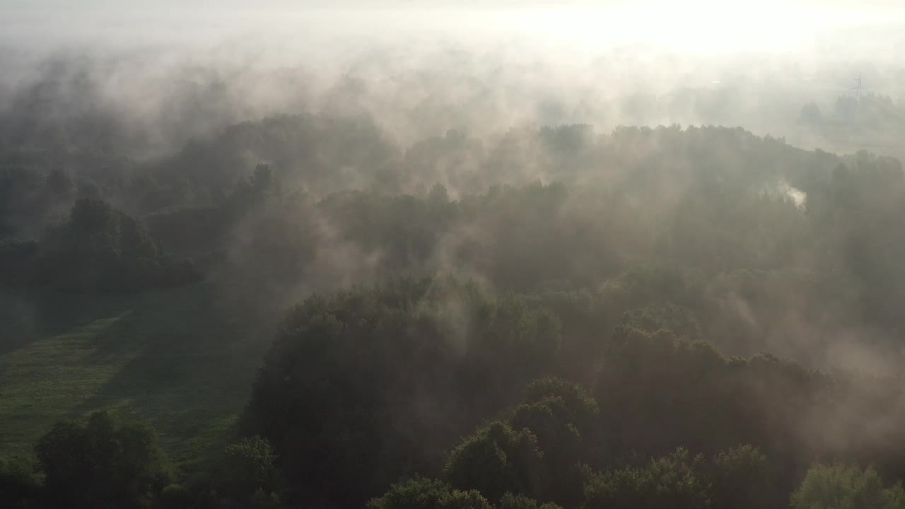 夏日的山水和浮起的晨雾，架空视频下载