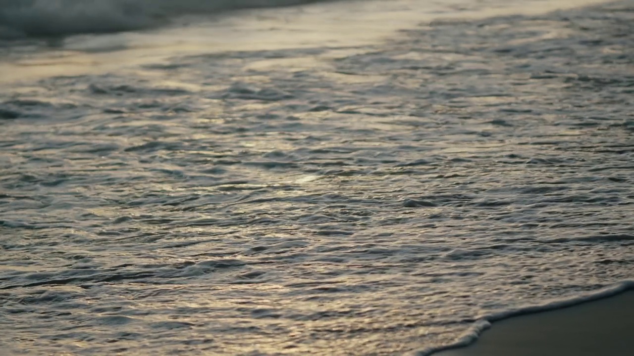 巴巴多斯企业海滩的日落海浪视频下载