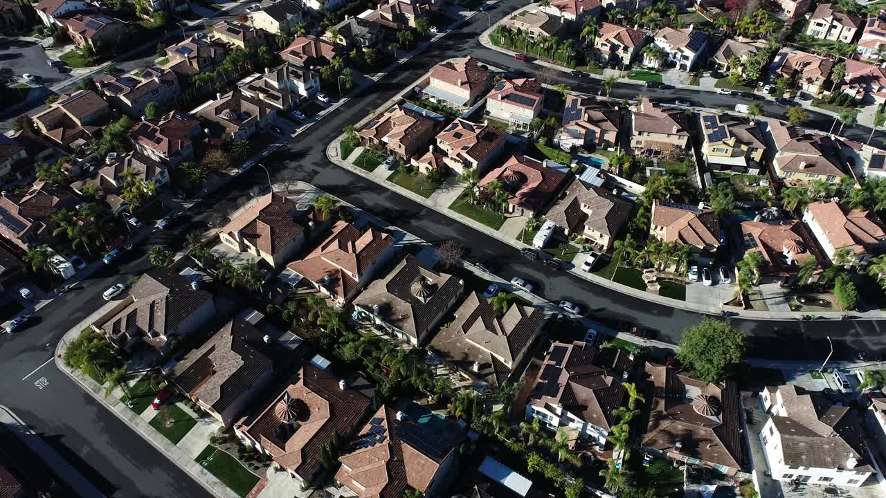 住宅开发街区的鸟瞰图视频素材
