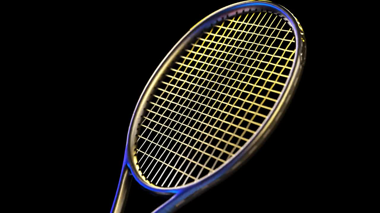 网球拍击打网球，灰尘飞扬，黑色背景，慢动作，彩色光，3D动画视频下载