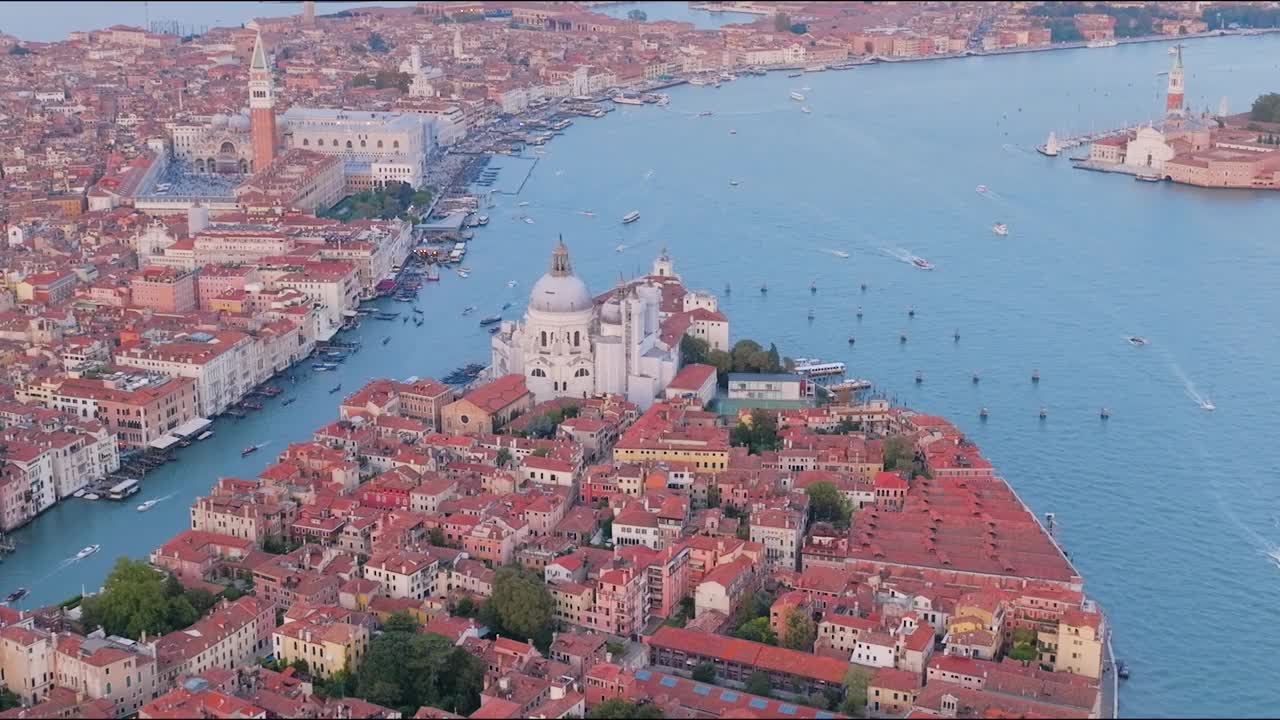 欧洲意大利威尼斯大运河鸟瞰图。世界上的二线城市。视频下载