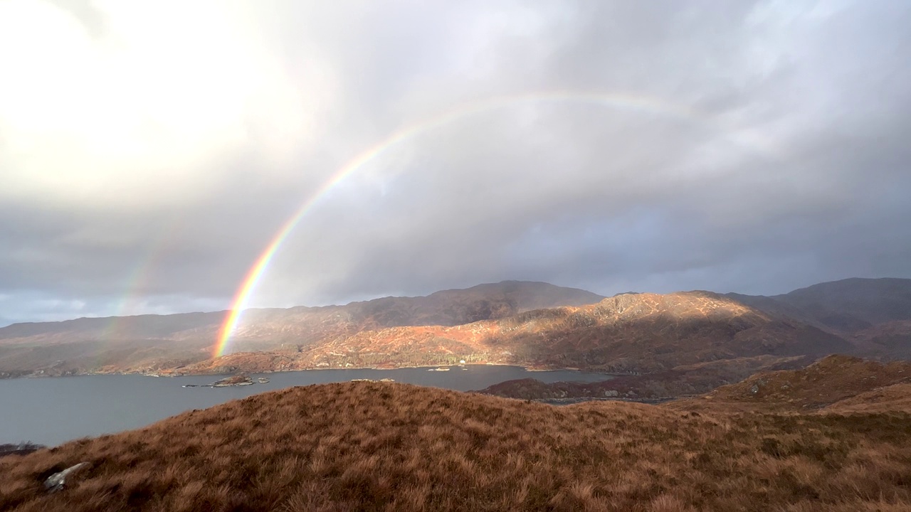 海边的苏格兰沼地上有彩虹视频下载