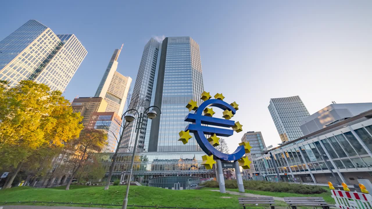 欧洲，德国，法兰克福，欧洲中央银行的摩天大楼。视频下载