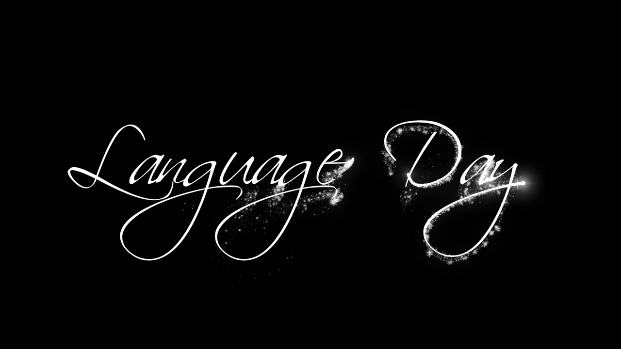 一张黑色背景的特写，白色文字写着“语言日”视频下载