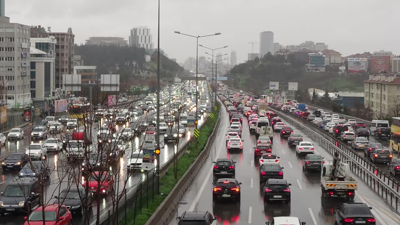 伊斯坦布尔交通高峰时段车辆拥挤
伊斯坦布尔，交通，街道，土地-国家，城市视频下载
