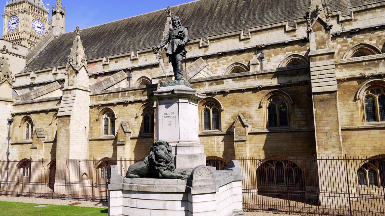 伦敦威斯敏斯特大厅前的奥利弗·克伦威尔雕像视频下载