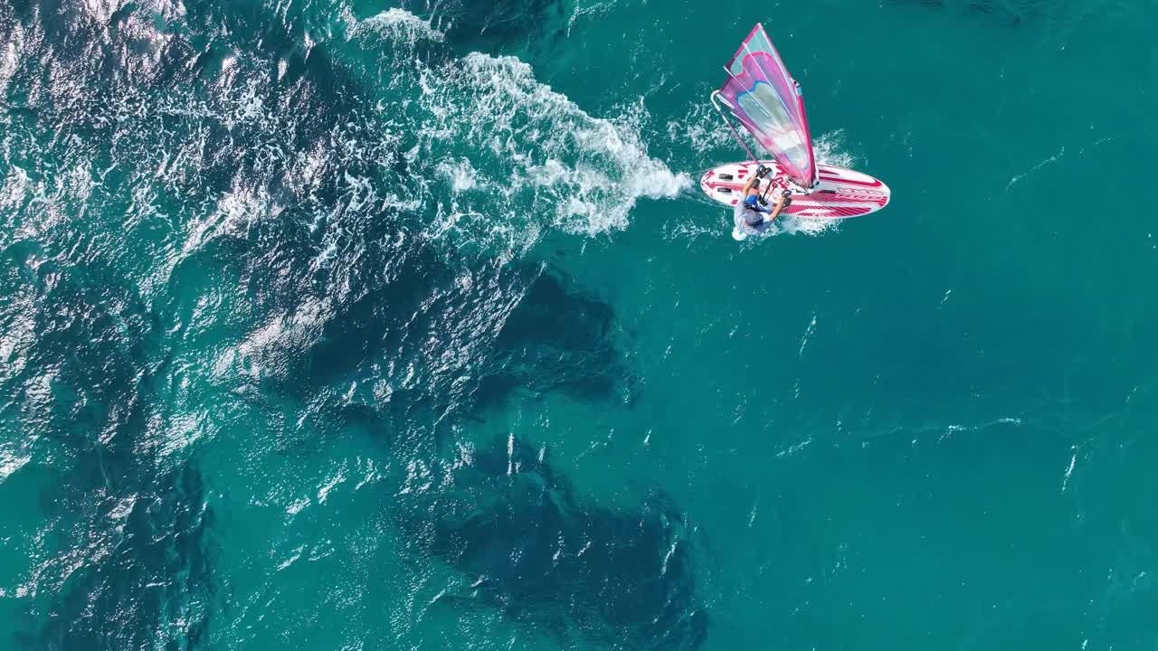 在海上乘风冲浪视频下载