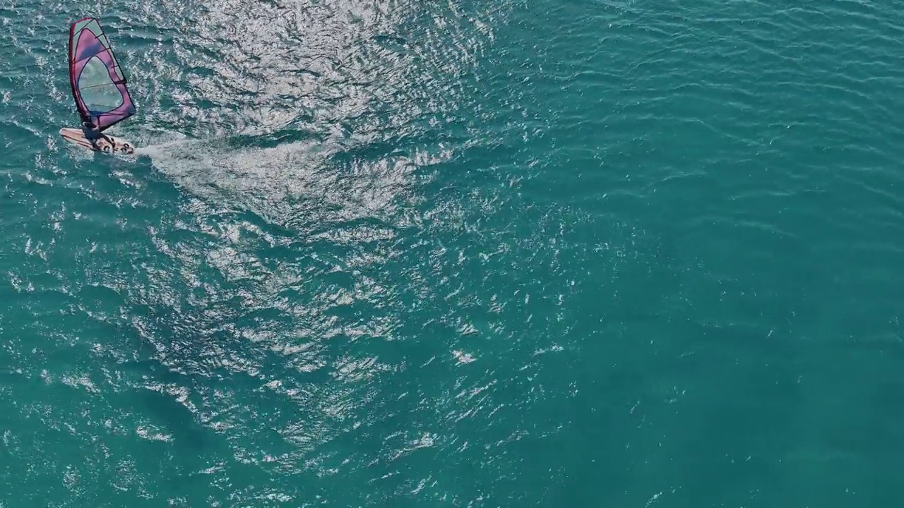 在海上乘风冲浪视频下载
