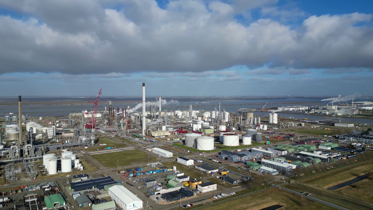 荷兰的石油化学工业。视频素材