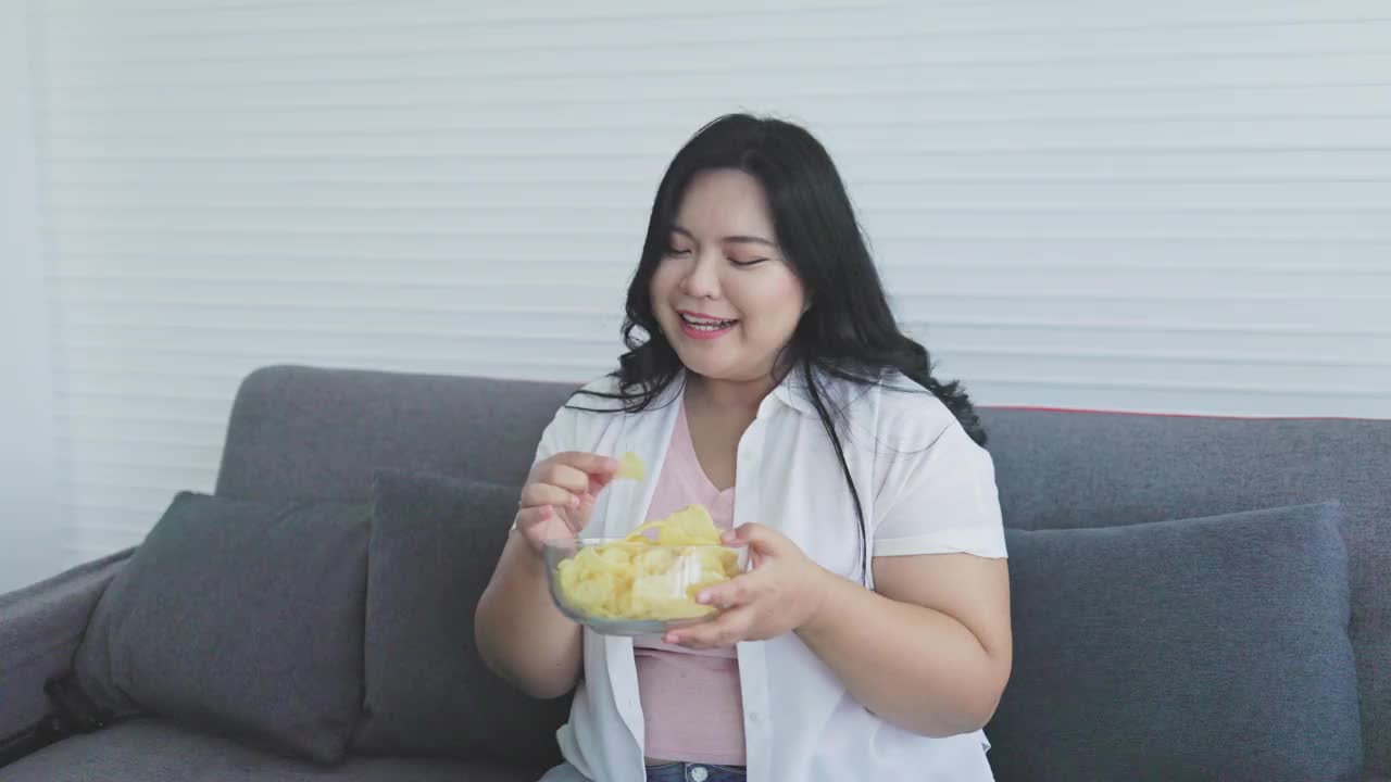 女人喜欢吃土豆视频下载