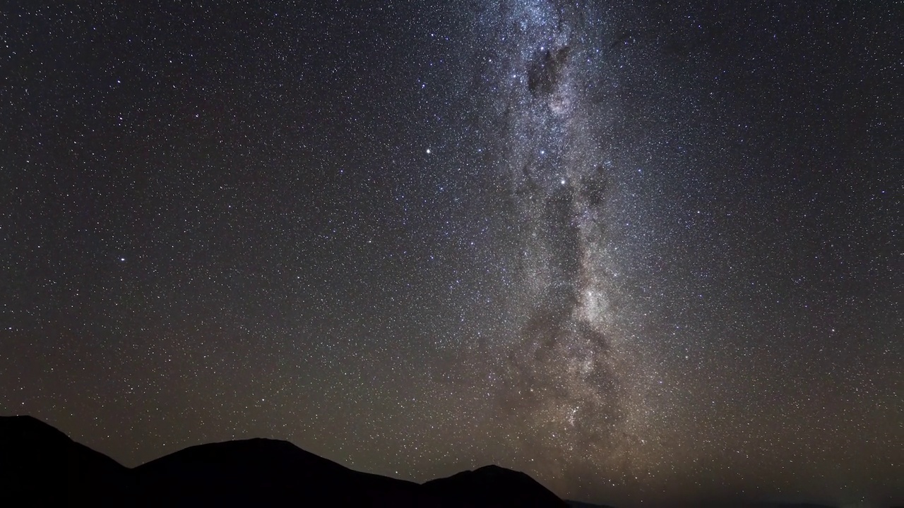 银河在新西兰欧豪湖上空史诗般的升起视频下载