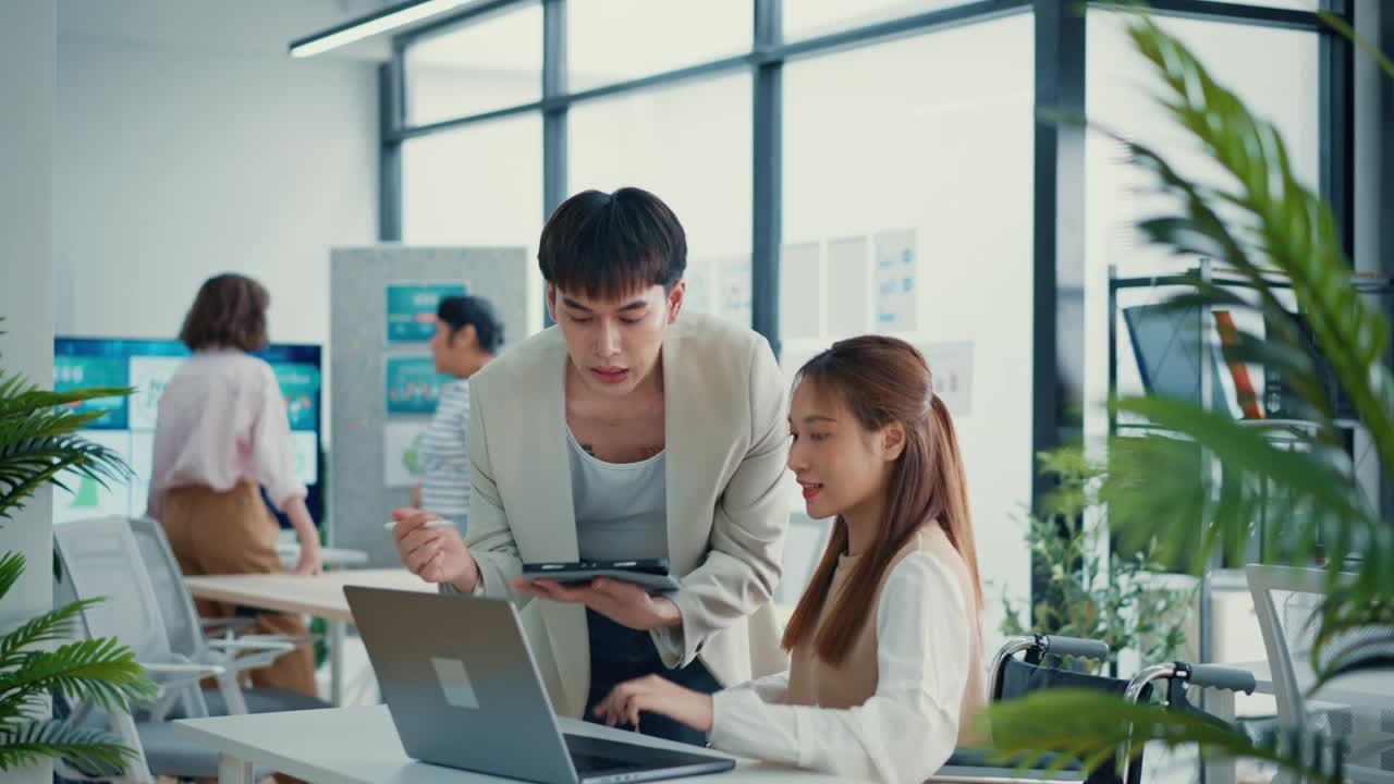 多元化的亚洲商务人士在现代办公室的生活方式。视频下载
