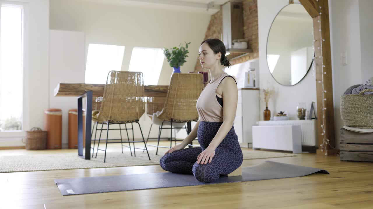 适合年轻孕妇在家做产前瑜伽锻炼视频下载