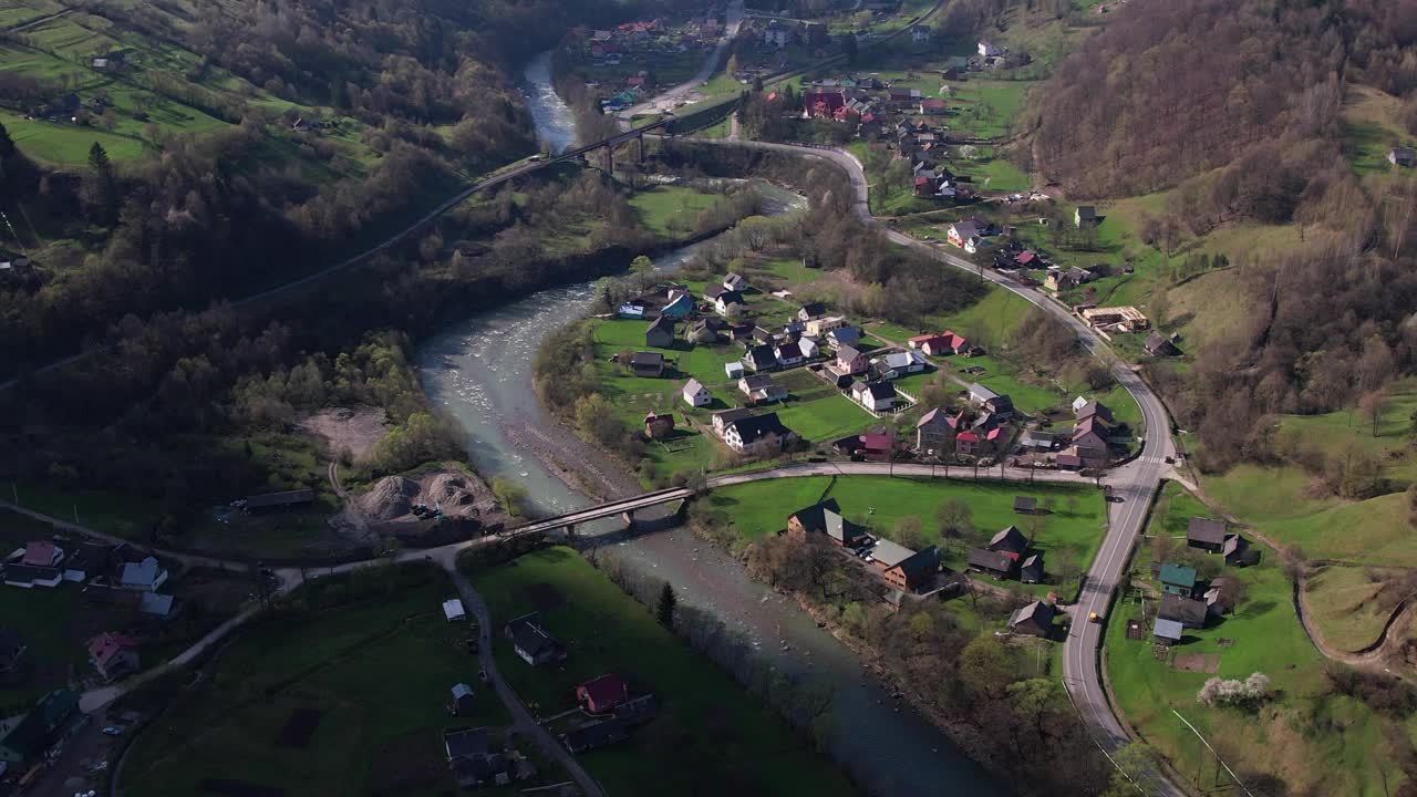 有河的村庄空中景观视频下载