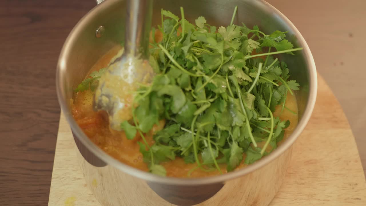 胡萝卜香菜汤视频素材