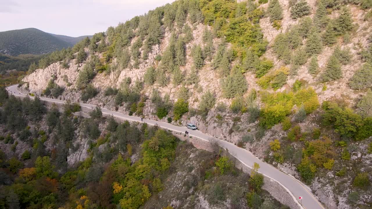 克里米亚乌祖德扎峡谷上空的无人机视频素材