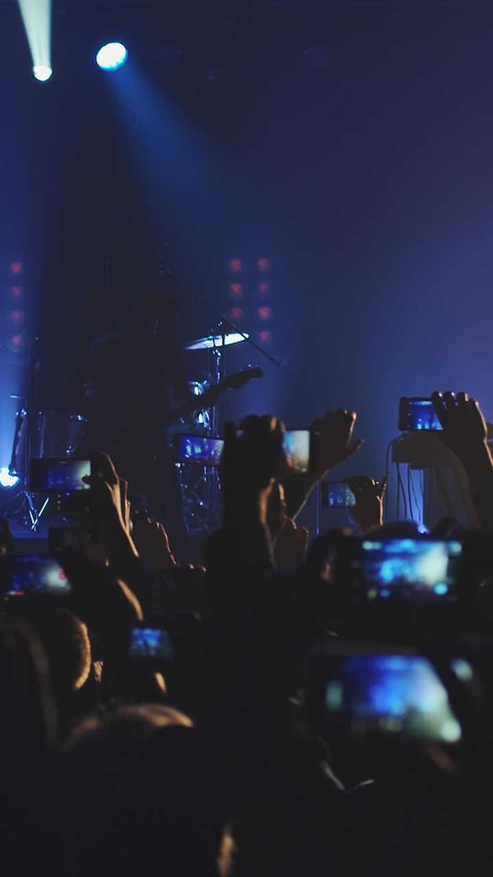 音乐会上的智能手机视频下载