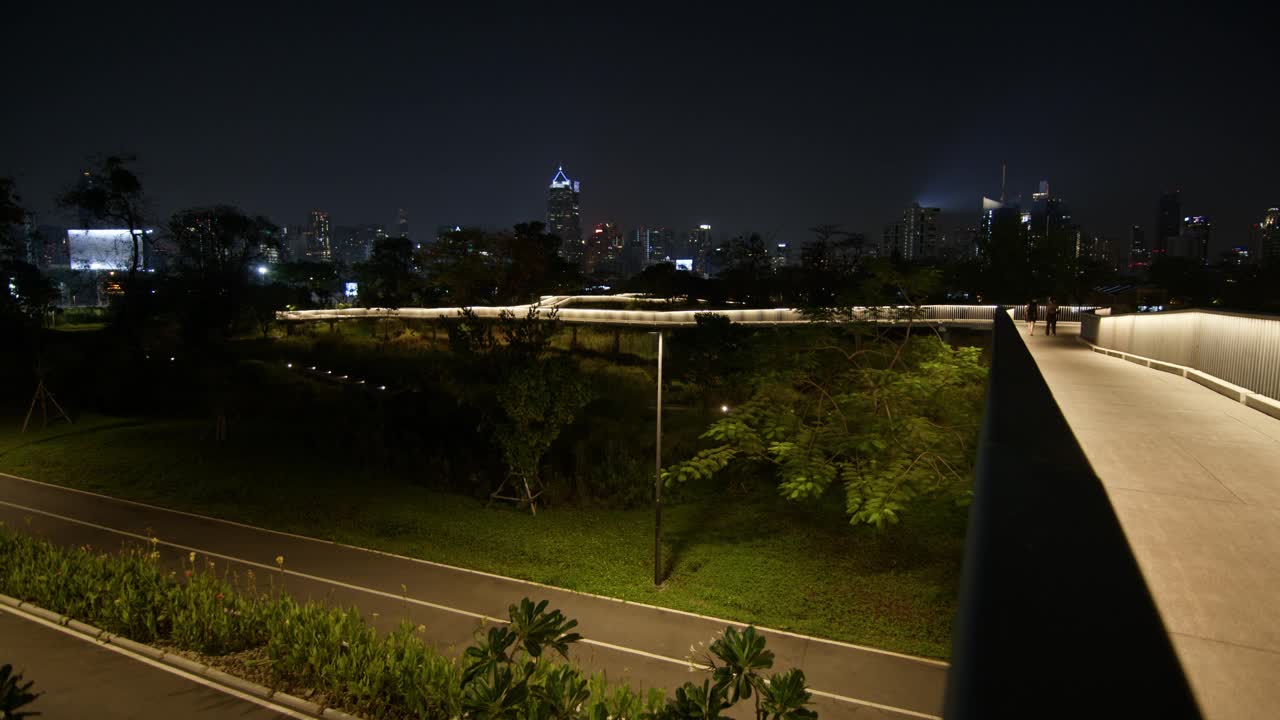 从桥上俯瞰曼谷夜景视频下载