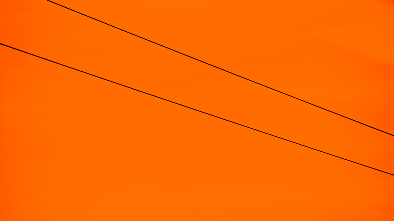 在巴统，索道、缆车车厢在橙色的天空中移动视频素材