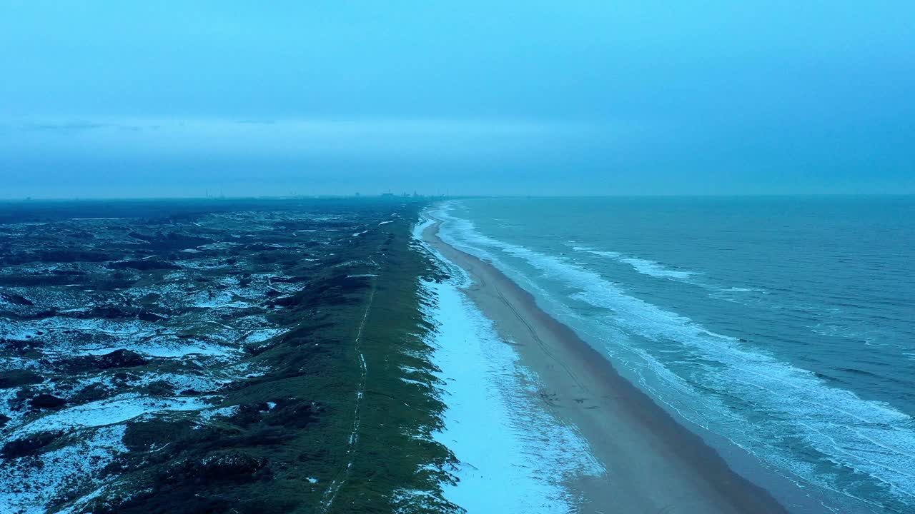 沙丘和海滩上的雪。视频下载