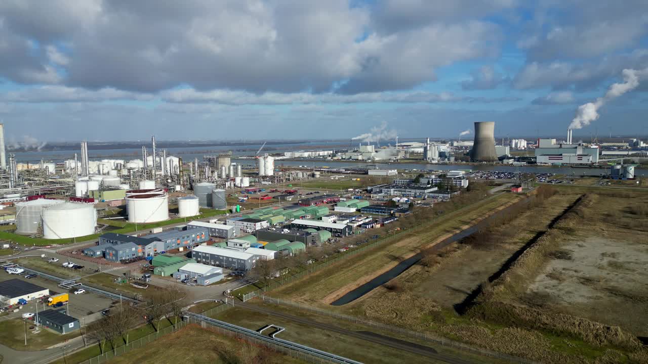 荷兰的石油化学工业。视频素材