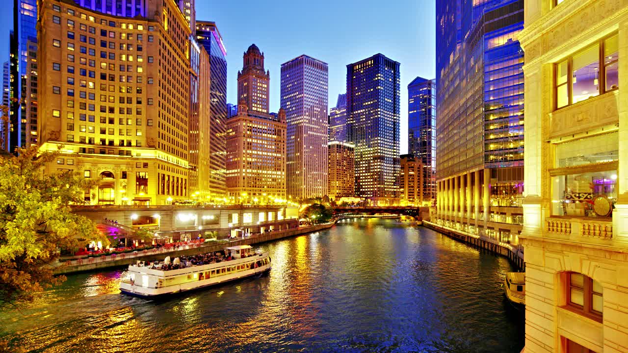 日落时的芝加哥河城市景观视频下载