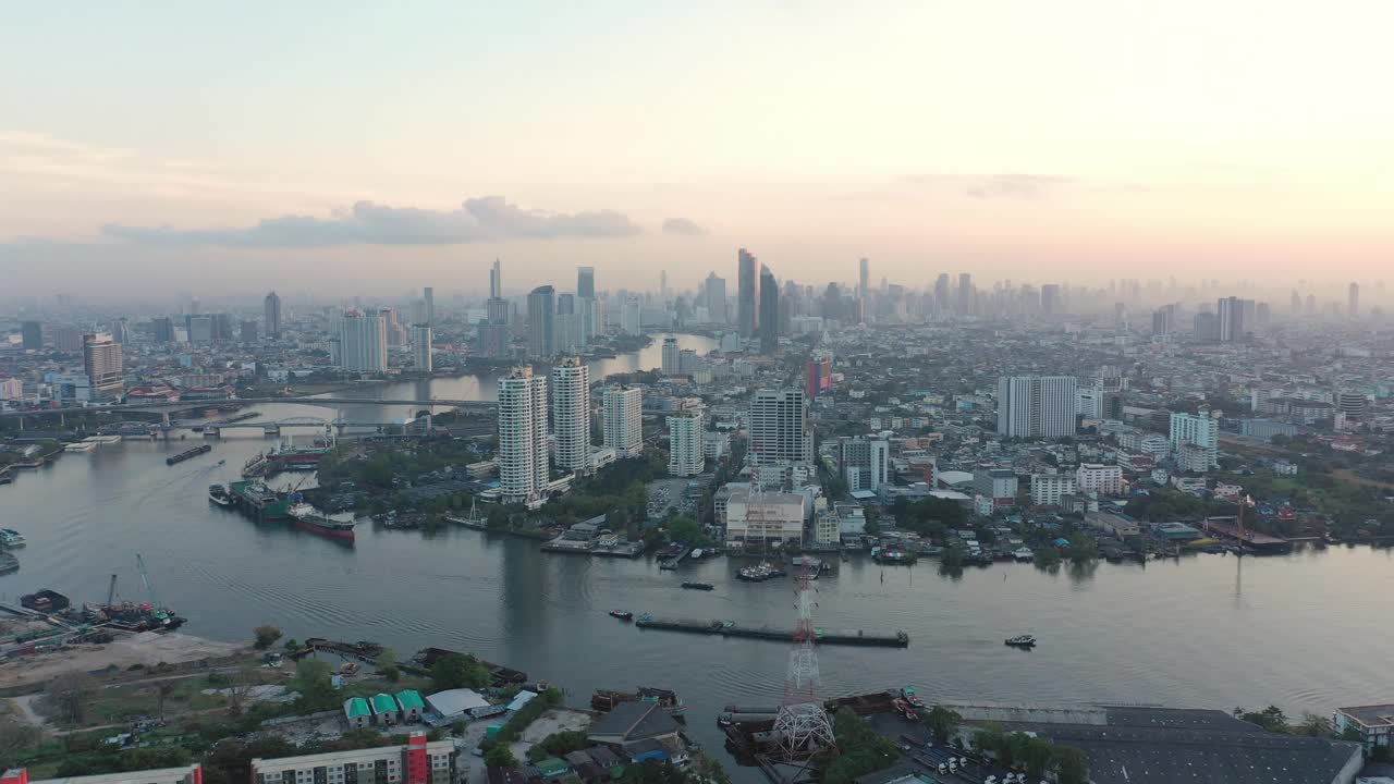 泰国曼谷城市景观交通和旅游地标的空中无人机。视频下载