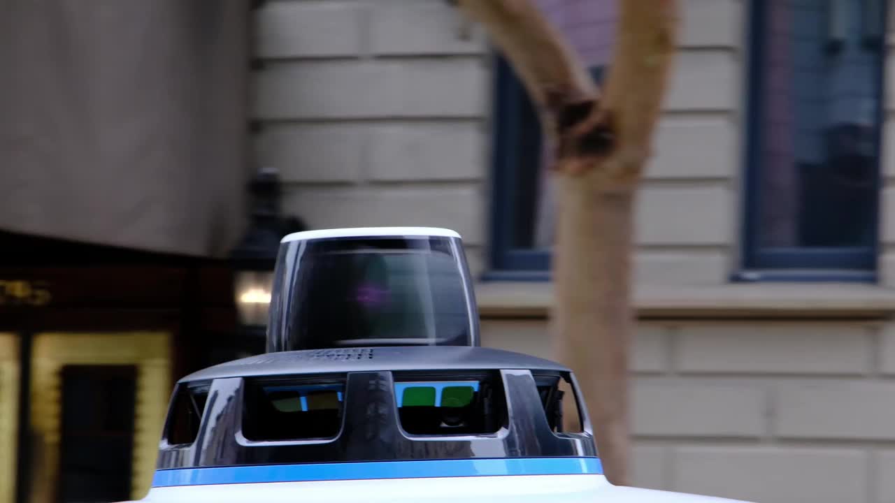 无人驾驶汽车的旋转天花板摄像头视频下载