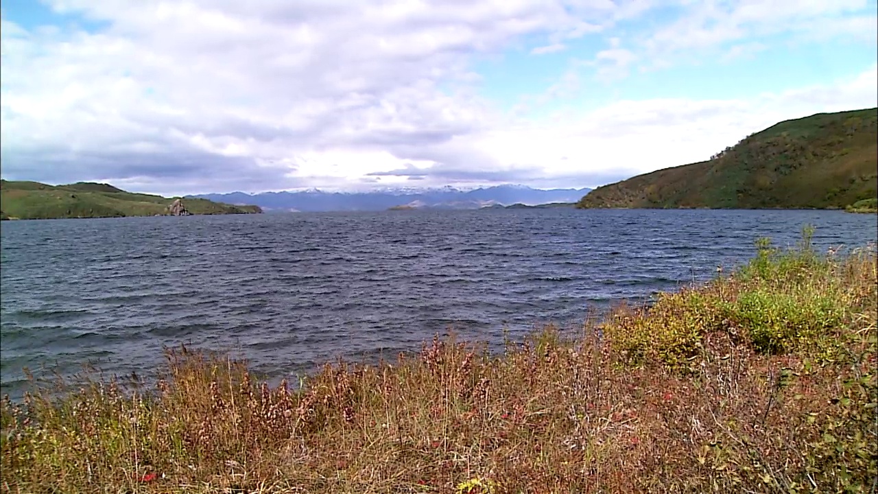 小溪、河流、湖泊、草地和自然风光/俄罗斯堪察加半岛视频下载