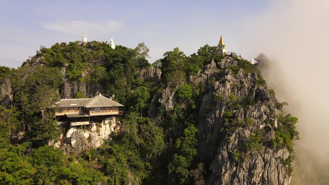 泰国南邦省的Wat Phra Bat Phu Pha Daeng视频下载