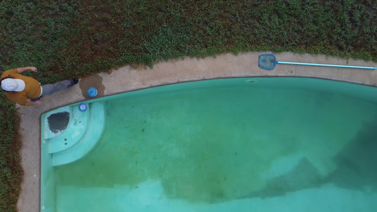 游泳池清洁视频下载