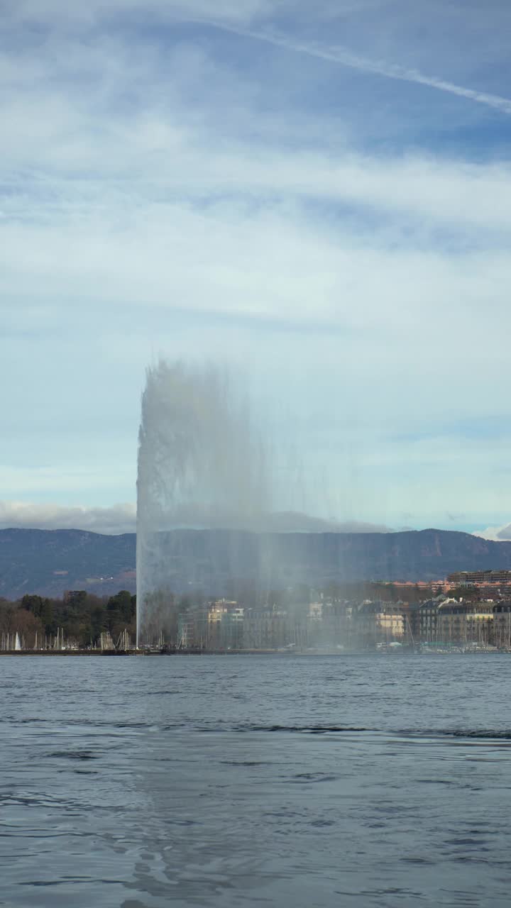 日内瓦喷泉。瑞士。垂直视频视频下载