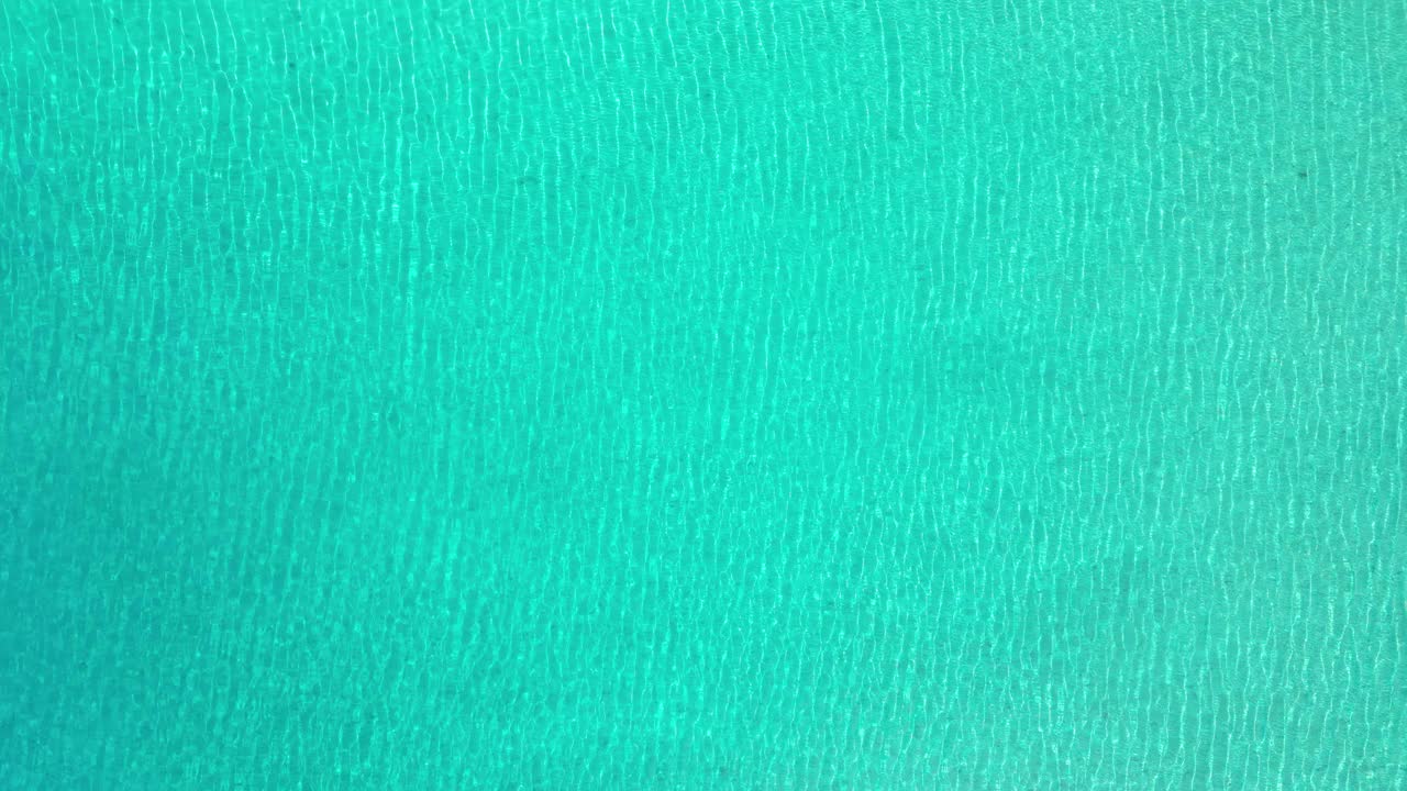 蓝绿色海面背景视频下载
