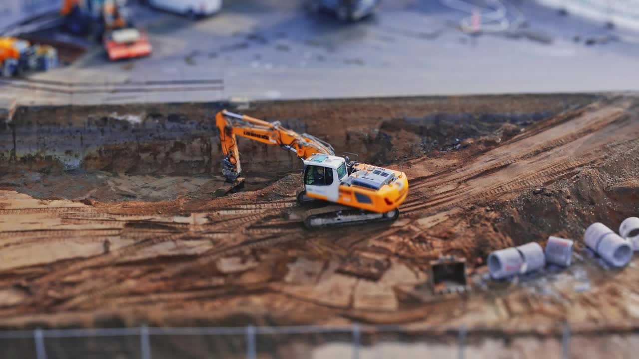 建筑施工现场挖机采砂航拍视频下载