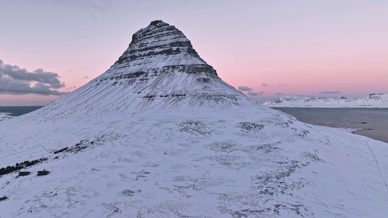 黄昏时分，冰岛的kirkjuus山崩塌了视频下载