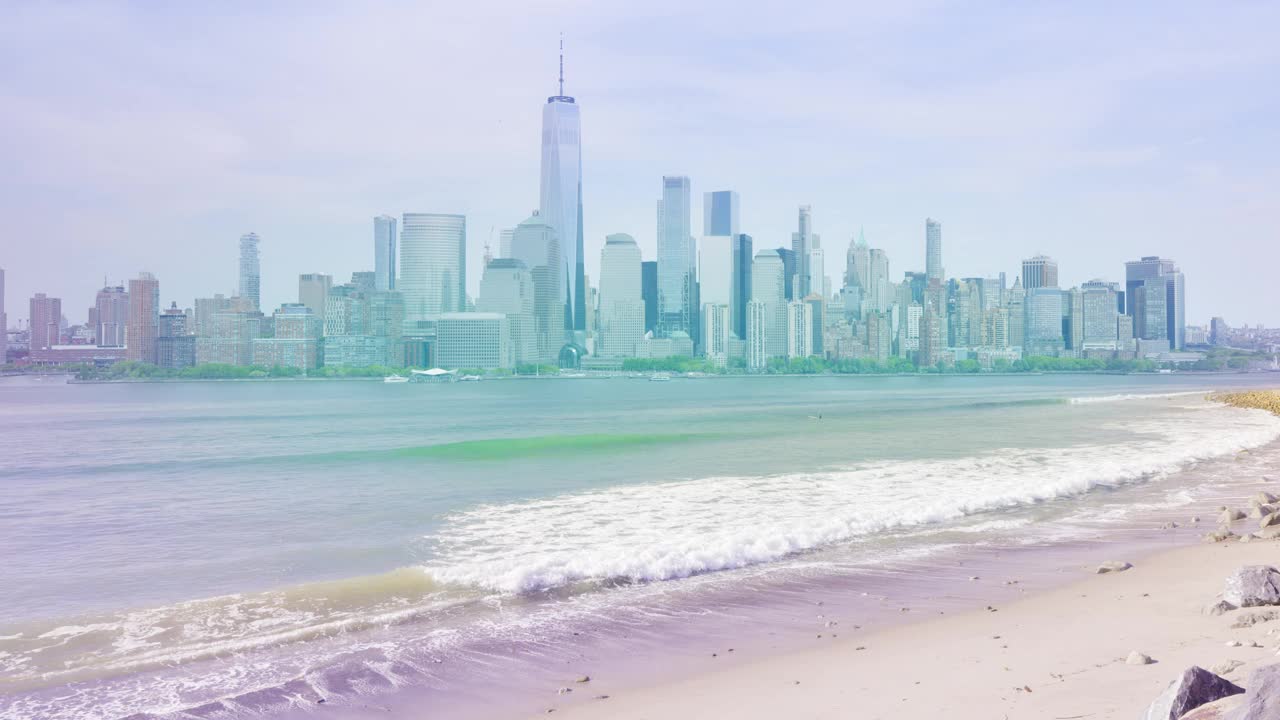 海滩和纽约市。小说美术摄影风格视频下载