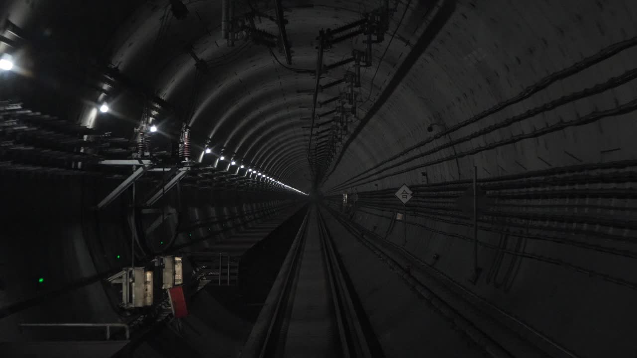 隧道中的快速运动视频下载