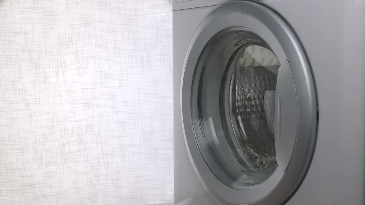 洗衣机白窗帘家庭主妇开合视频下载