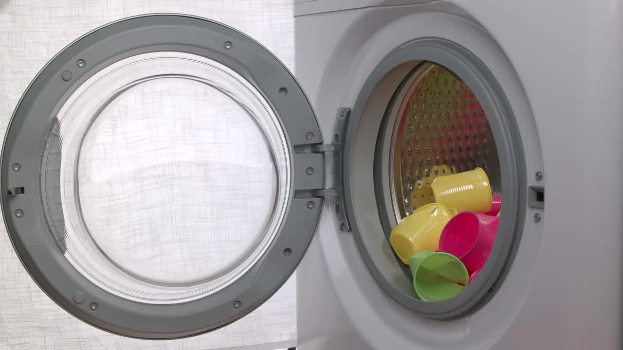 洗衣机白色窗帘家庭主妇塑料彩色视频下载