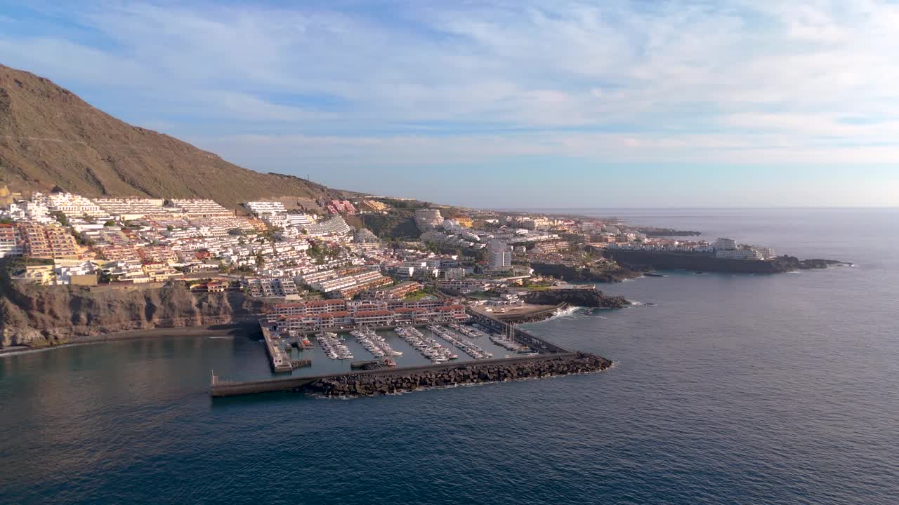 鸟瞰圣地亚哥港码头和洛斯吉甘斯视频下载