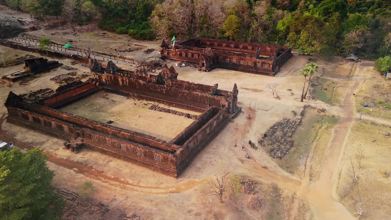 瓦特府，高棉古寺无人机空中飞过。Champassak、老挝。视频素材
