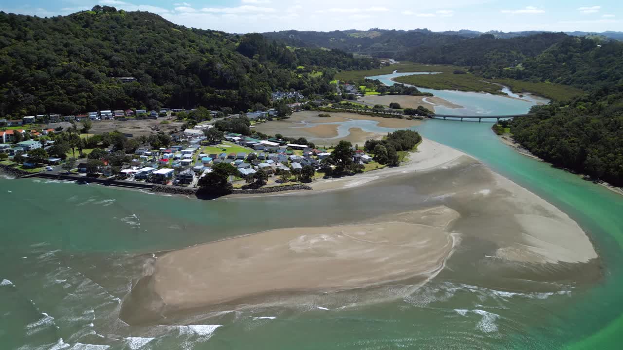 鸟瞰新西兰奥克兰海岸线视频素材