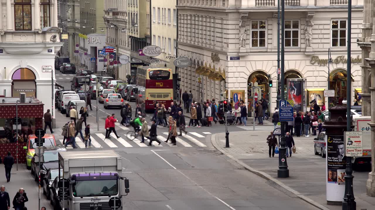 维也纳市中心有很多人视频下载