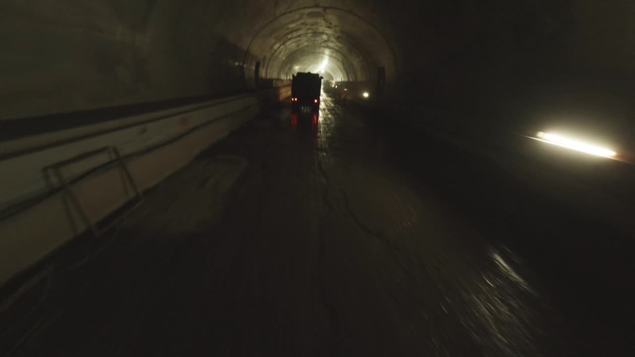 隧道正在建设中。隧穿过程。视频下载