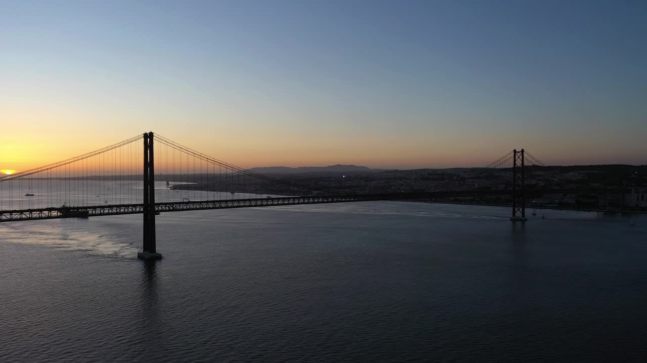 4月25日吊桥。葡萄牙。鸟瞰图视频素材