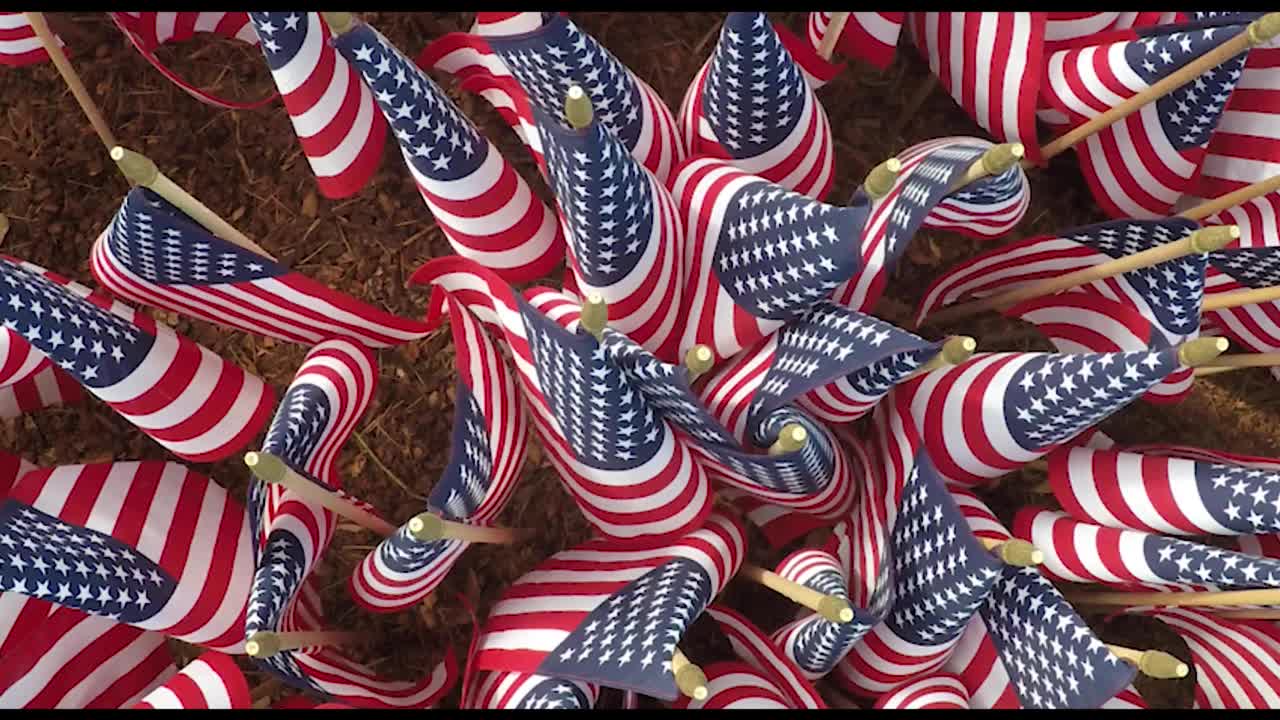全画幅上方的小美国国旗视频下载