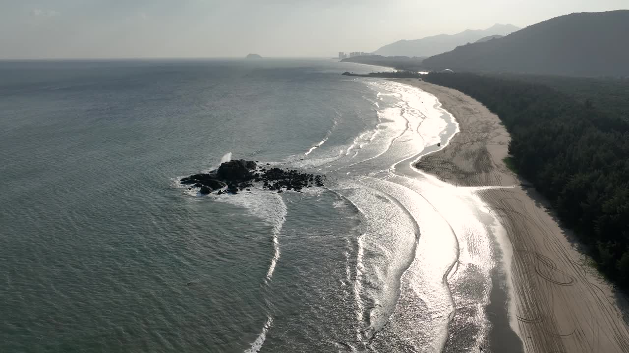 海滩和海水景观的航拍镜头视频下载